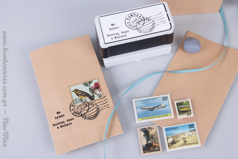 Γραμματόσημα, σφραγίδες, και κορδέλα γκρο θα δώσουν ζωή και στυλ στα χάρτινους φακέλους kraft (95 x 165 x 50mm).